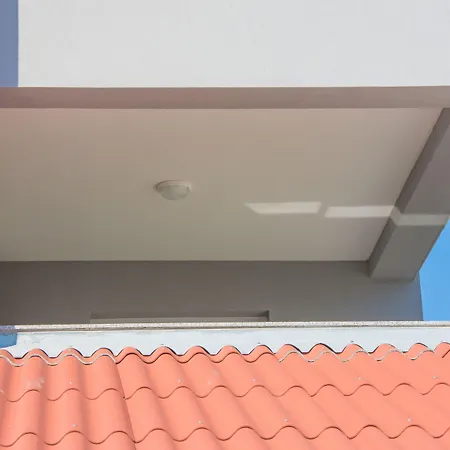 아파트 Franci Pag With Heating And Open Year