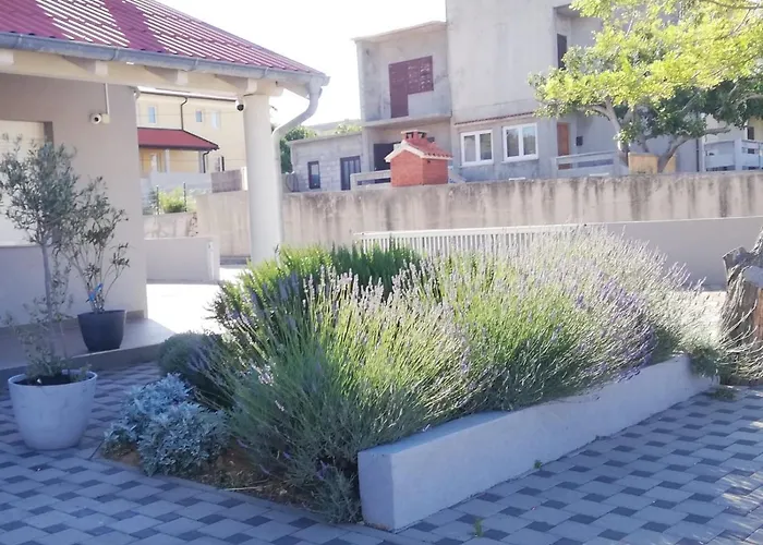 Franci Apartment Pag Town