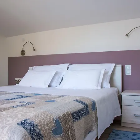 Franci Pag With Heating And Open Year