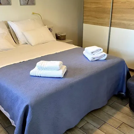 Apartament Franci Pag With Heating And Open Year Pag Town