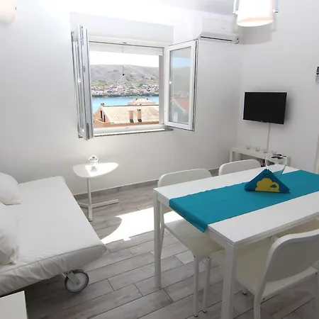 Apartament Franci Pag With Heating And Open Year
