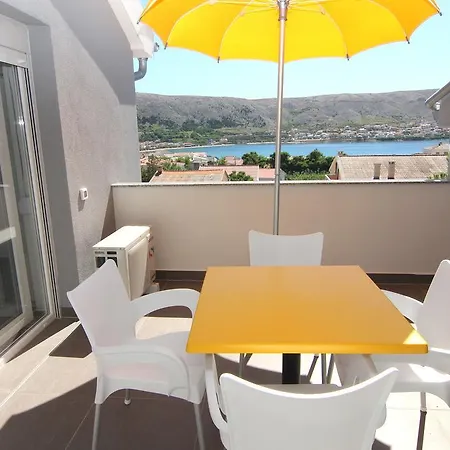 Appartamento Franci Pag With Heating And Open Year *