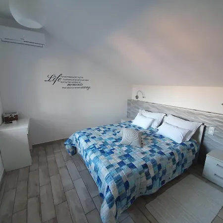 Franci Pag With Heating And Open Year