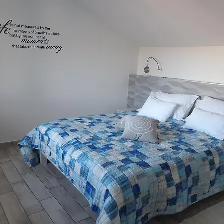 Franci Pag With Heating And Open Year